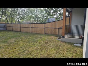 2610 Woodbury St in San Antonio, TX - Building Photo - Building Photo