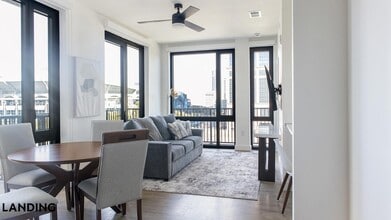 1007 S Mint St, Unit 835 in Charlotte, NC - Building Photo - Building Photo