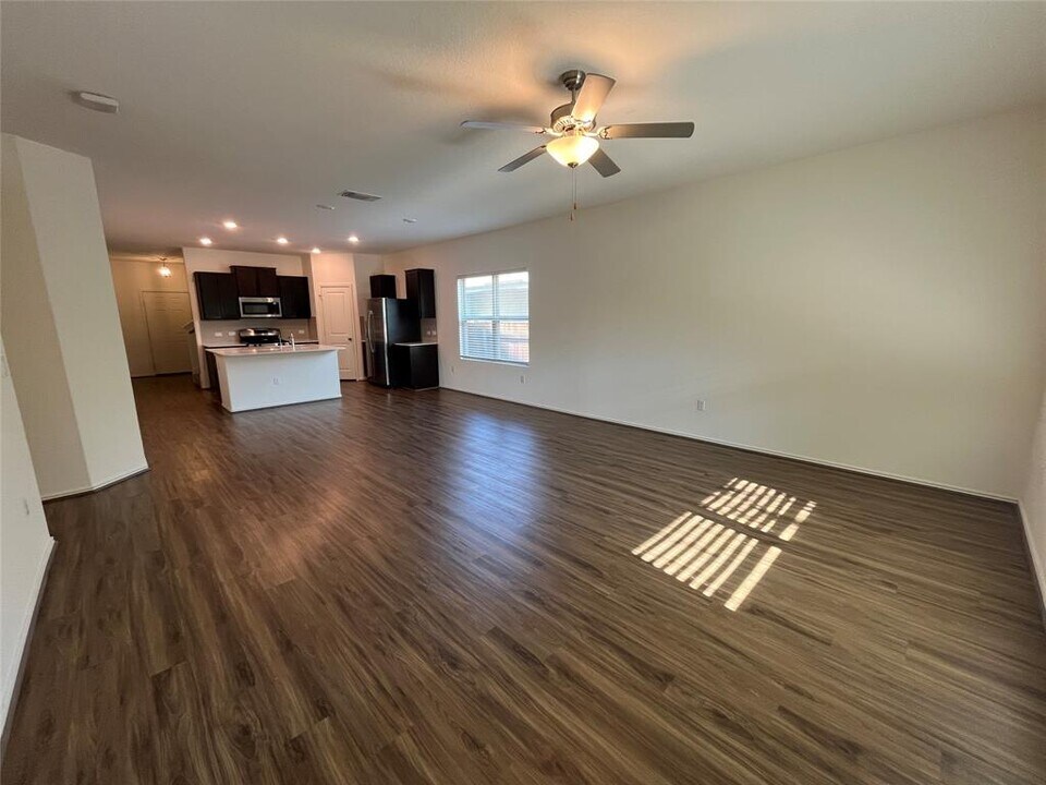 6825 Colorado Bluffs Rd in Austin, TX - Building Photo