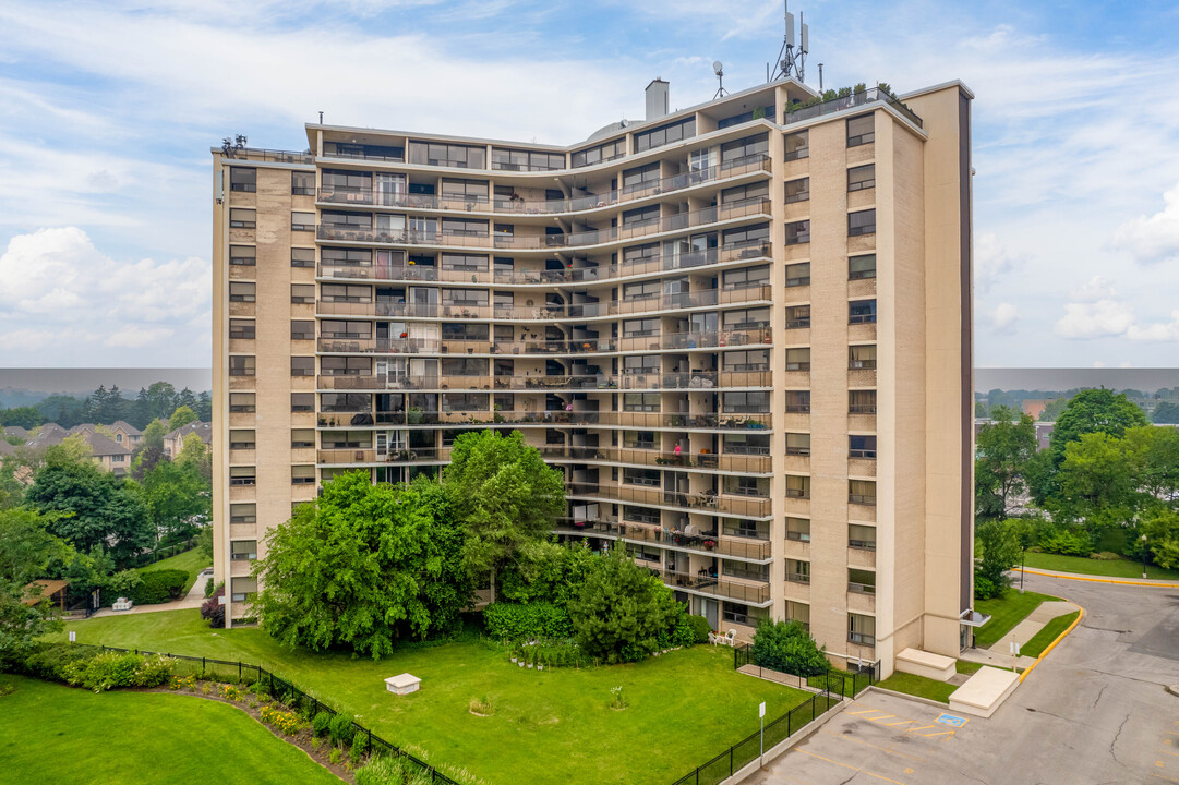 Royal Gate Apartments in Toronto, ON - Building Photo