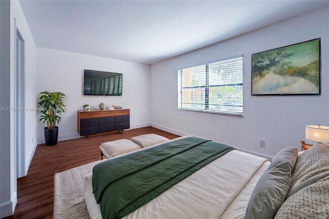 3252 Foxcroft Rd in Miramar, FL - Building Photo - Building Photo