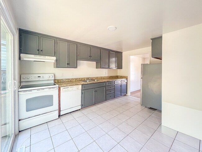 5 Fox Hill Dr in Kilmarnock, VA - Foto de edificio - Building Photo