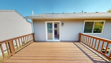 5709 Nike Dr in Hilliard, OH - Building Photo - Building Photo