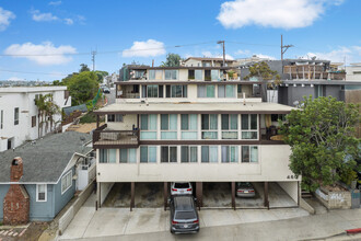 480 Rosecrans Ave in Manhattan Beach, CA - Building Photo - Building Photo