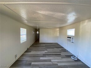 7814 Breeze Dr in North Fort Myers, FL - Building Photo - Building Photo