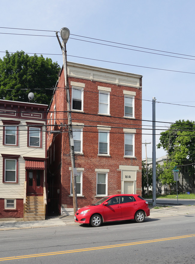 212 Morton Ave in Albany, NY - Foto de edificio - Building Photo