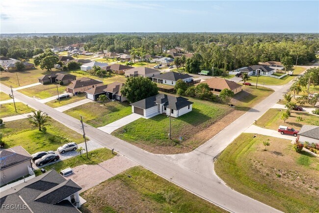 5327 Beauty St in Lehigh Acres, FL - Building Photo - Building Photo