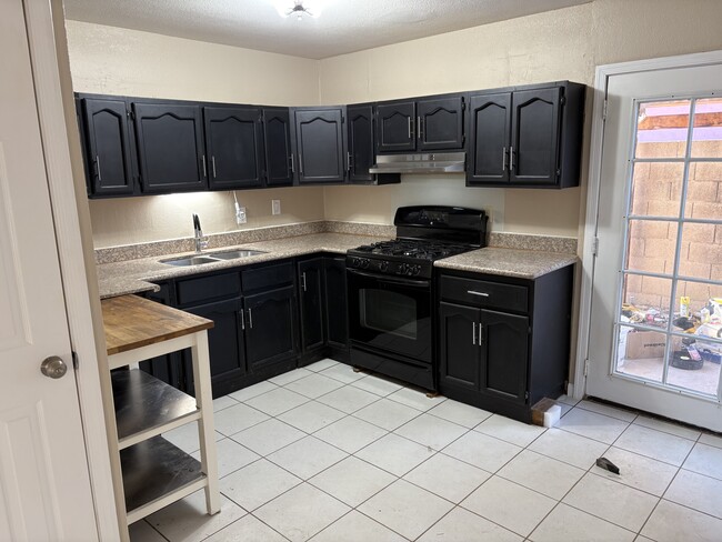 7728 E McKinley St in Scottsdale, AZ - Foto de edificio - Building Photo