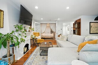 157 Beacon St, Unit 1 in Boston, MA - Building Photo - Building Photo