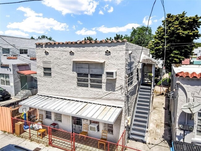 property at 1011 SW 5th St