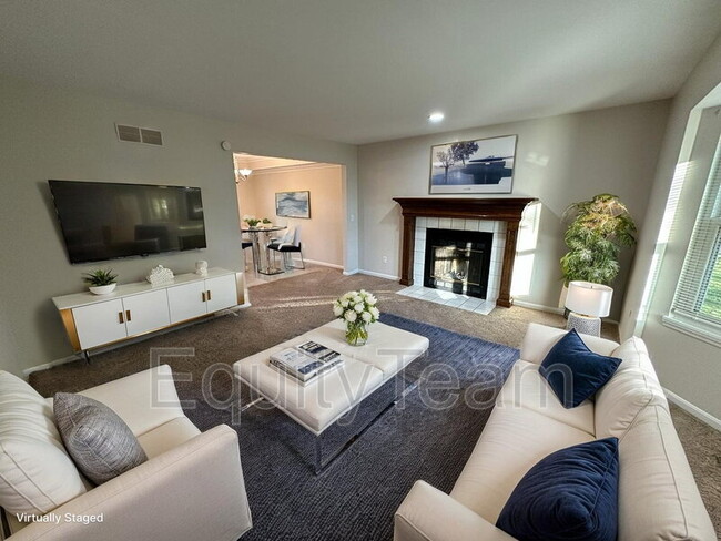 9400 White Pine Dr in Loveland, OH - Building Photo - Building Photo