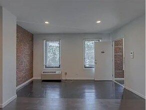 39 Throop Ave in New Brunswick, NJ - Building Photo - Building Photo