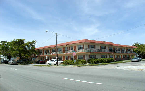 Royal Palm Apartments in Hollywood, FL - Building Photo - Building Photo