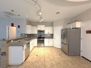 2048 E Heartwood Ln in Phoenix, AZ - Foto de edificio - Building Photo