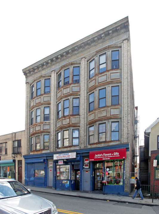 106 Elm St in Yonkers, NY - Building Photo