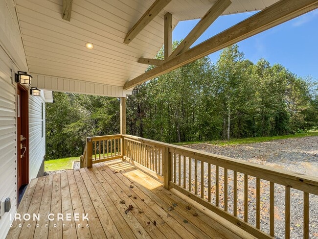 64 Spicewood Rd in Weaverville, NC - Building Photo - Building Photo