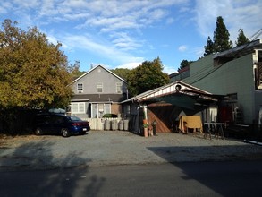 211 San Anselmo Ave in San Anselmo, CA - Foto de edificio - Other