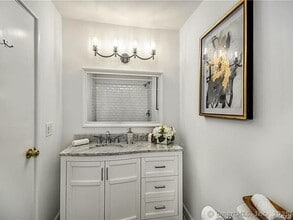 64 Heritage Hill Rd in New Canaan, CT - Building Photo - Building Photo