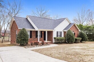 109 Colonial Cir in Wingate, NC - Building Photo - Building Photo