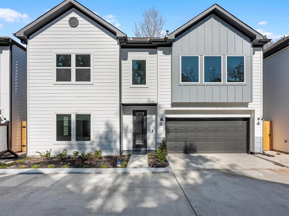 2607 Huntington Creek Ln in Houston, TX - Building Photo