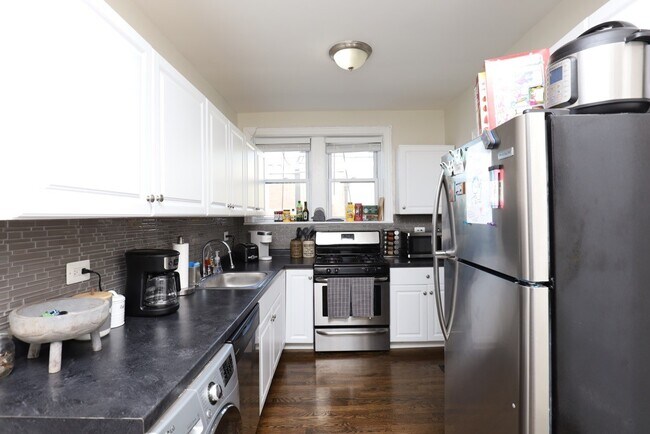 3823 N Greenview Ave, Unit W4 in Chicago, IL - Foto de edificio - Building Photo