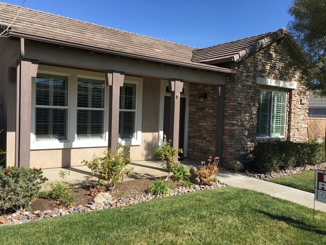 8008 Hazeltine Ln in Hemet, CA - Building Photo - Building Photo