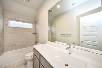 11834 Maple Oak Dr in Houston, TX - Building Photo - Building Photo