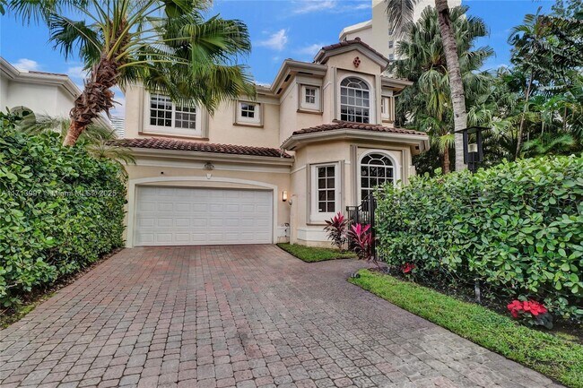 19413 38th Ct in Golden Beach, FL - Foto de edificio - Building Photo