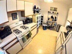 1666 Commonwealth Ave in Boston, MA - Building Photo - Building Photo