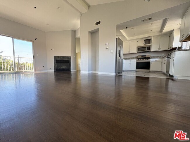 741 Venice Way in Inglewood, CA - Building Photo - Building Photo