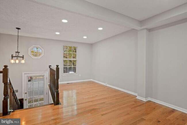 1539 Woodcrest Dr in Reston, VA - Building Photo - Building Photo