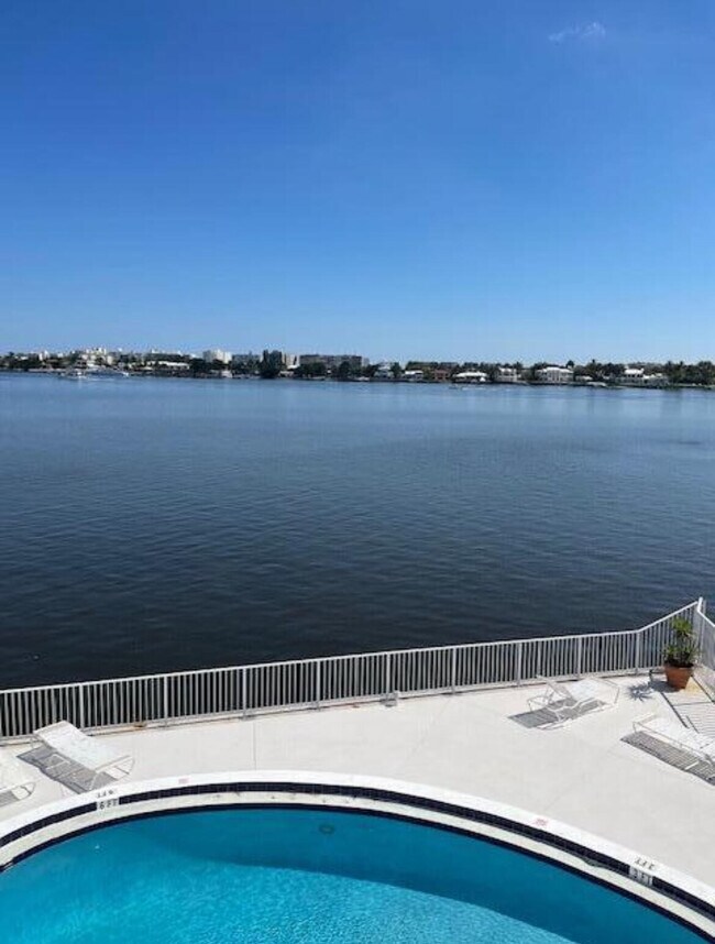 301 Croton Ave in Lantana, FL - Building Photo - Building Photo