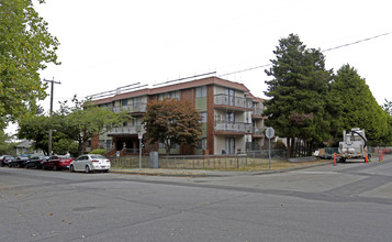 6280 Marlborough Ave in Burnaby, BC - Building Photo - Primary Photo