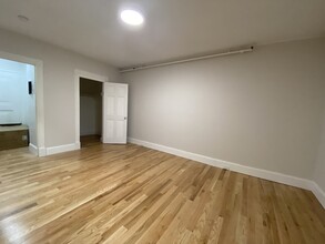 28 Symphony Rd, Unit 302 in Boston, MA - Building Photo - Building Photo