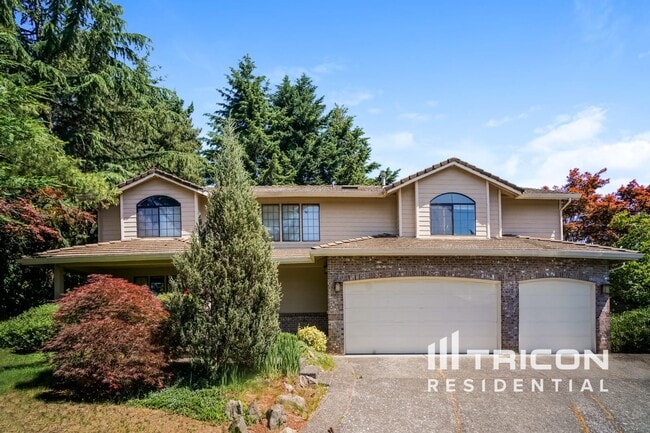 property at 16808 SE 35th Cir