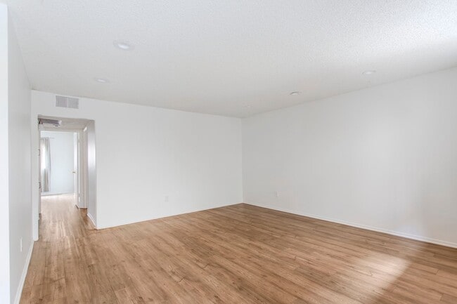 17204 Chatsworth St in Los Angeles, CA - Building Photo - Building Photo