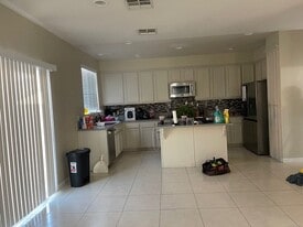2446 Veracruz Ct in Imperial, CA - Building Photo