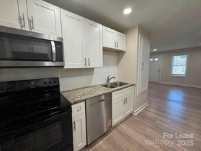 19612 Oak St in Cornelius, NC - Building Photo - Building Photo