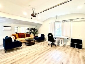 22105 Ybarra Rd in Los Angeles, CA - Building Photo - Building Photo