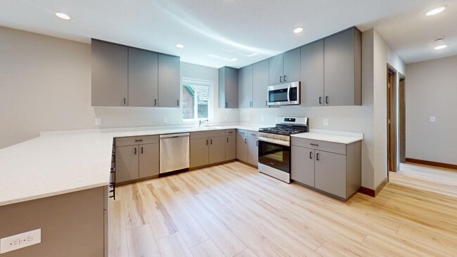 621 11th Ave SE in Minneapolis, MN - Building Photo - Building Photo