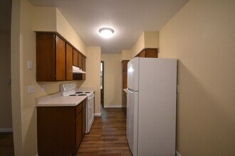 306 Kansas Ave in Longton, KS - Building Photo - Building Photo