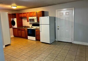 1900 Alguno Rd in Austin, TX - Building Photo