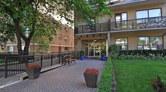 153 St. George in Toronto, ON - Building Photo