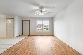 417 E Southern Trace Dr in Rogers, AR - Building Photo - Building Photo
