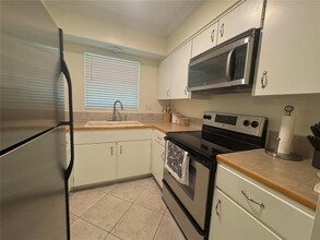 3801 NE 22nd Ter, Unit 7 in Lighthouse Point, FL - Building Photo - Building Photo