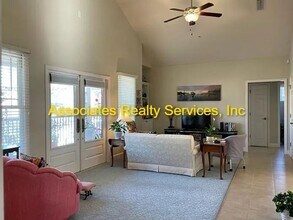 8763 SW 27th Ln in Gainesville, FL - Building Photo - Building Photo