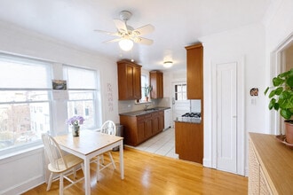 2044 W Farragut Ave in Chicago, IL - Building Photo - Building Photo