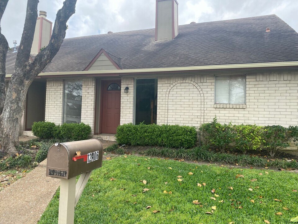 12406 Riva Ridge Ln in Houston, TX - Building Photo
