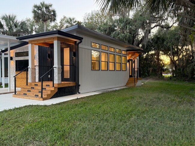 507 Lake Dr in Titusville, FL - Building Photo - Building Photo
