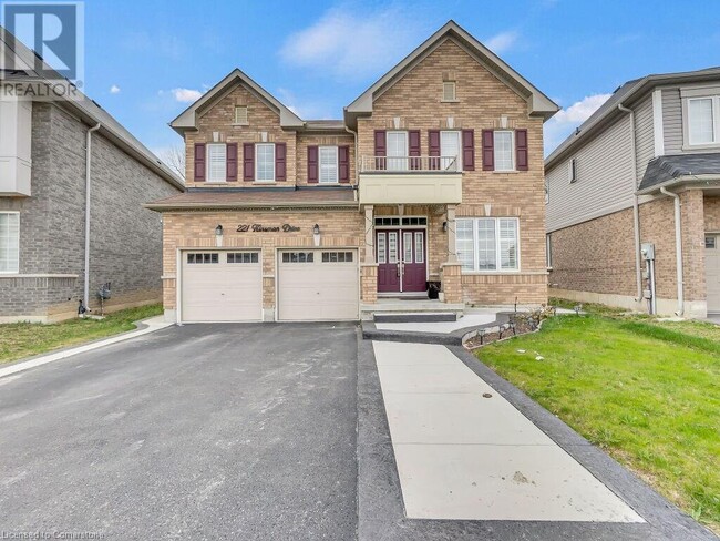 221 Kinsman Dr in Hamilton, ON - Building Photo - Building Photo